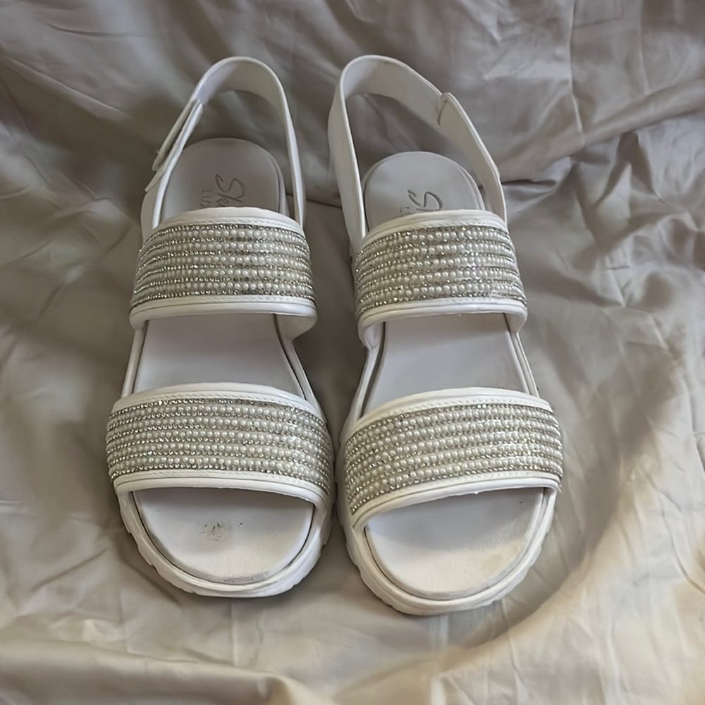 Skechers luxe foam size 9 pearl and rhinestone